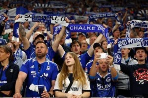 爷青回！沙尔克04提前锁定升级：三年卧薪尝胆，老牌豪门重返德甲